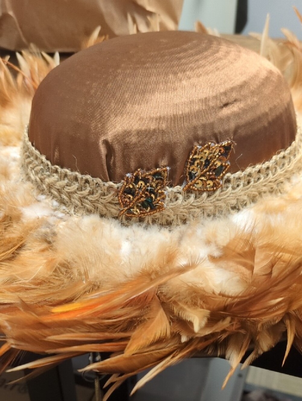 Vintage Brown Feather Brim Women's Hat with Cream Trim - Picture 2 of 7